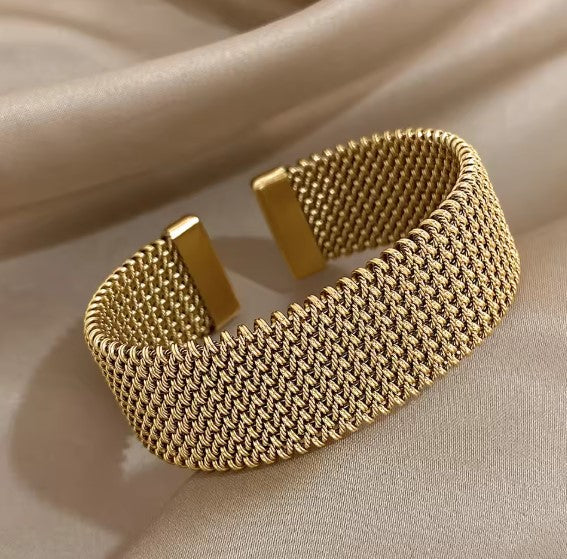 Bracelet élégant en maille tressée avec un design ouvert