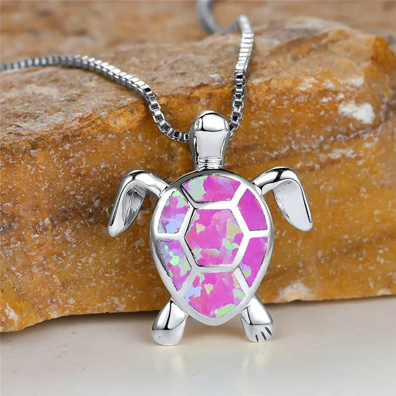 Pendentif tortue en opale feu vert vintage en or