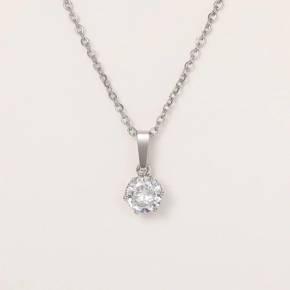 Collier classique avec pendentif en zircon