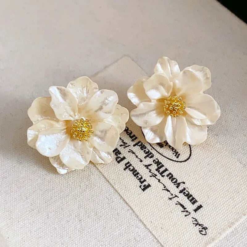 Boucles d'oreilles en acrylique blanc élégantes