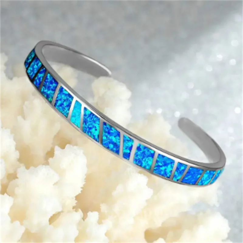 Bracelet ajustable en opale bleu feu en argent