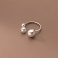 Bague élégante avec une trio de perles