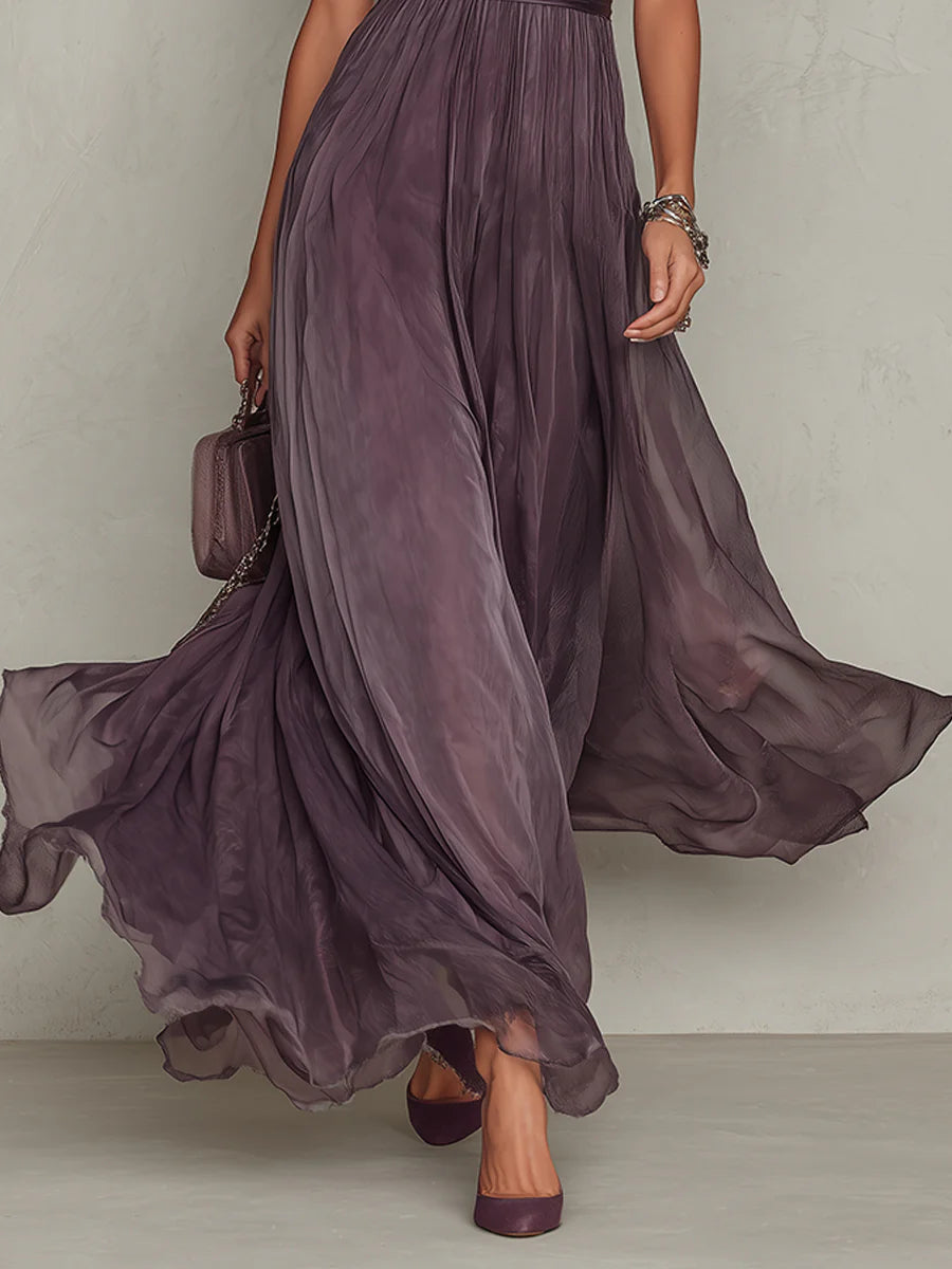 Flavia | Robe longue violette avec découpe en forme de clé, bord en dentelle de soie