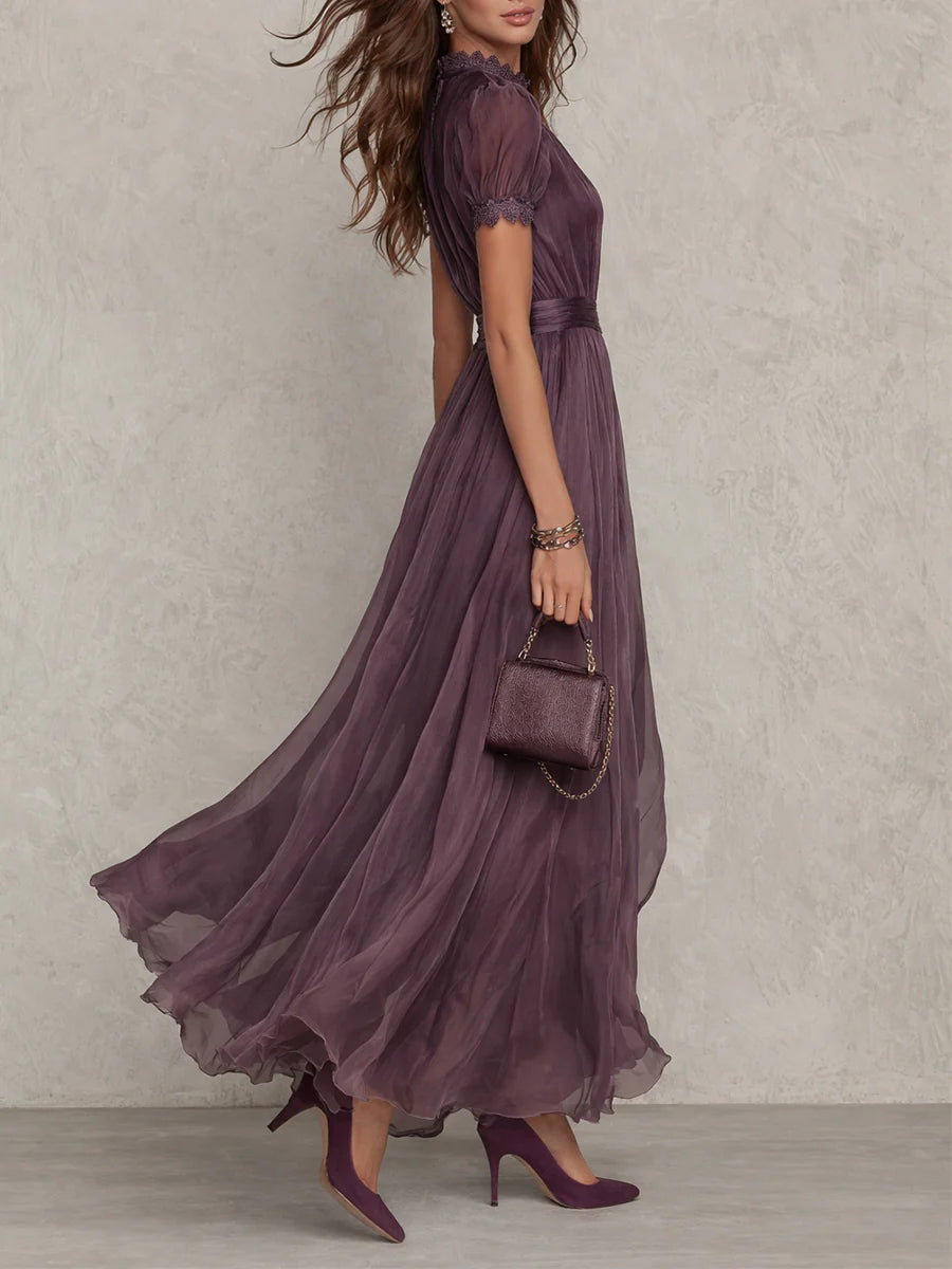 Flavia - Robe longue violette avec décolleté en goutte et bordure en dentelle de soie