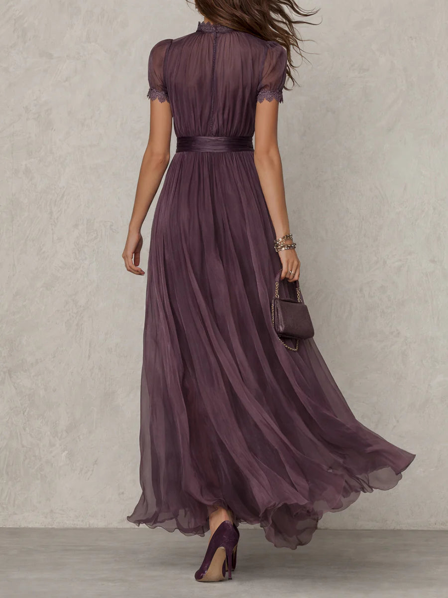Flavia - Robe longue violette avec décolleté en forme de goutte et décoration en dentelle de soie