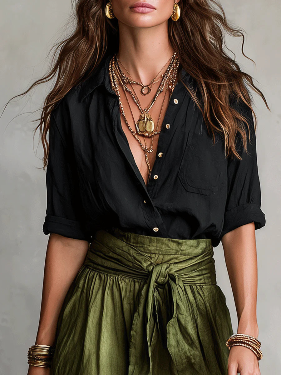 Vera – Ensemble de deux pièces : chemise noire et jupe midi verte olive