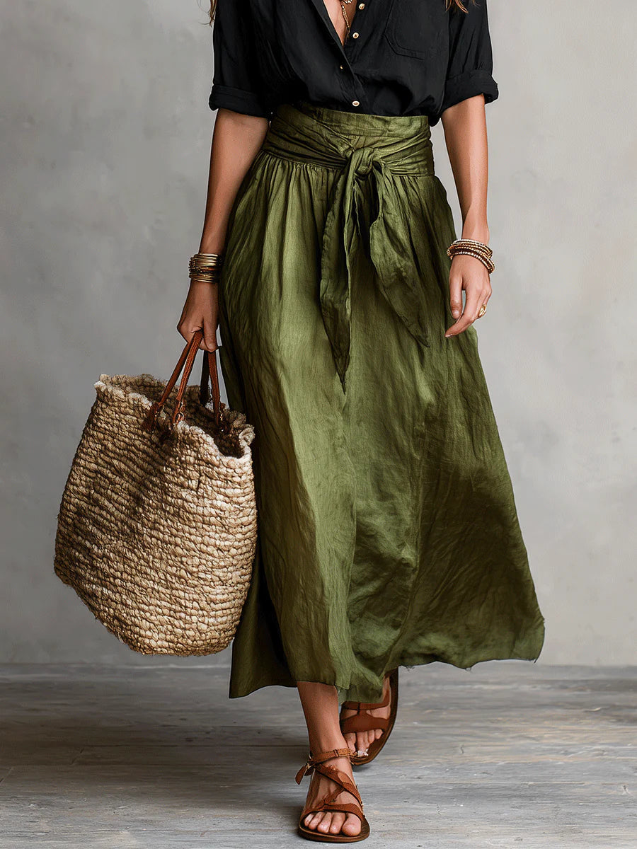 Vera – Ensemble de deux pièces : chemise noire et jupe midi verte olive