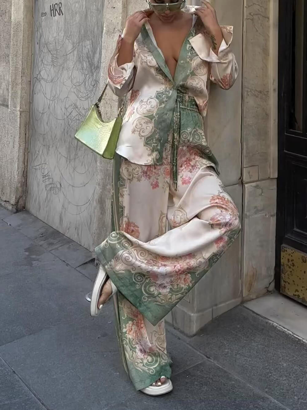 Chemise à fleurs baroque