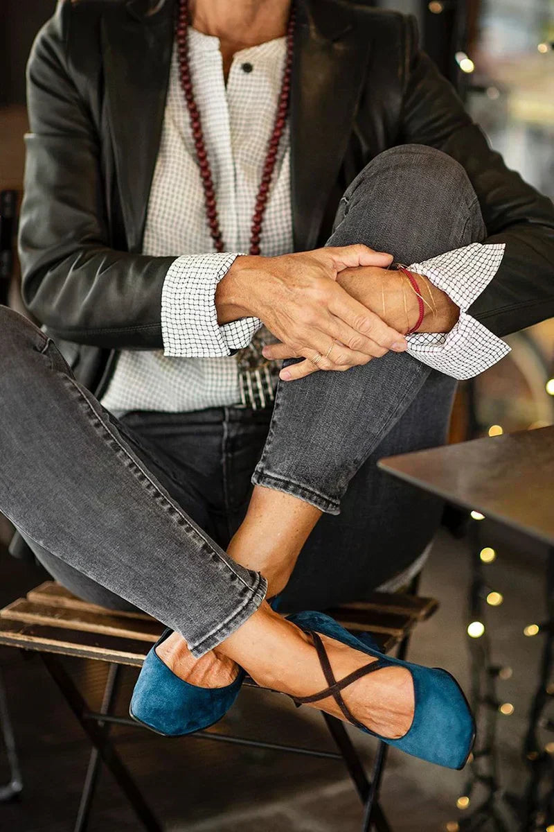 Chaussures à talons avec des lanières croisées