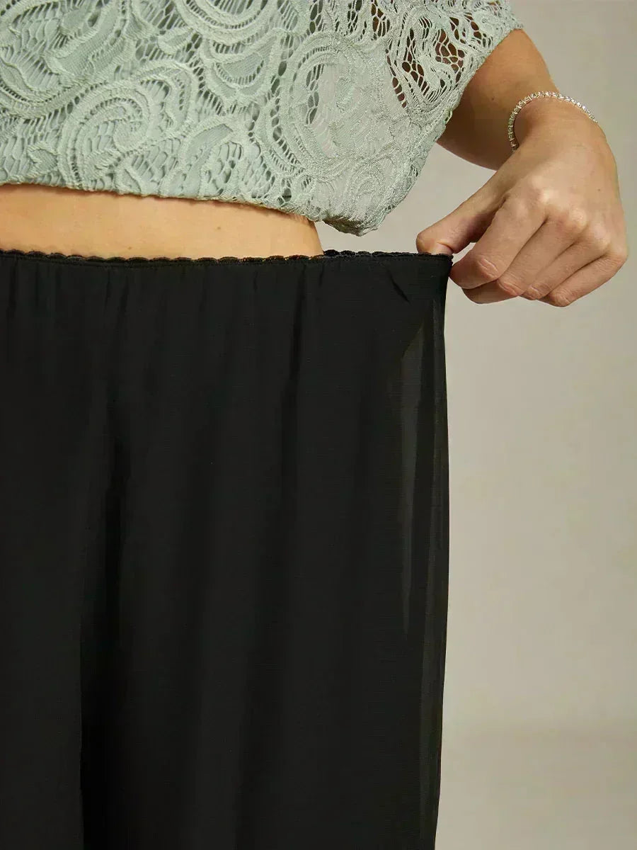 Pantalons à jambes droites avec une couche de chiffon découpée