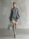 Robes mini confortables avec col roulé et bretelles en dentelle blanche pour femmes en gris MDA1157J5T
