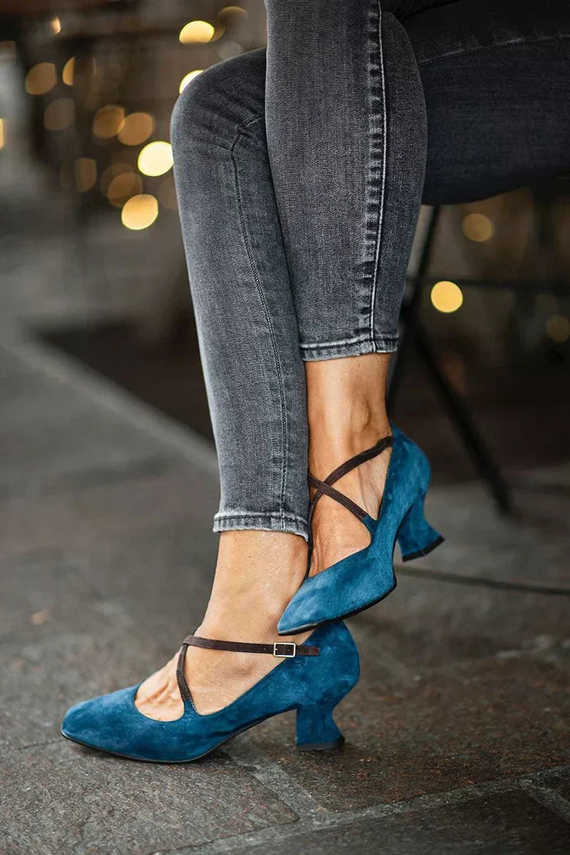 Chaussures à talons avec des lanières croisées