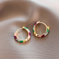 Boucles d'oreilles élégantes avec émail doré