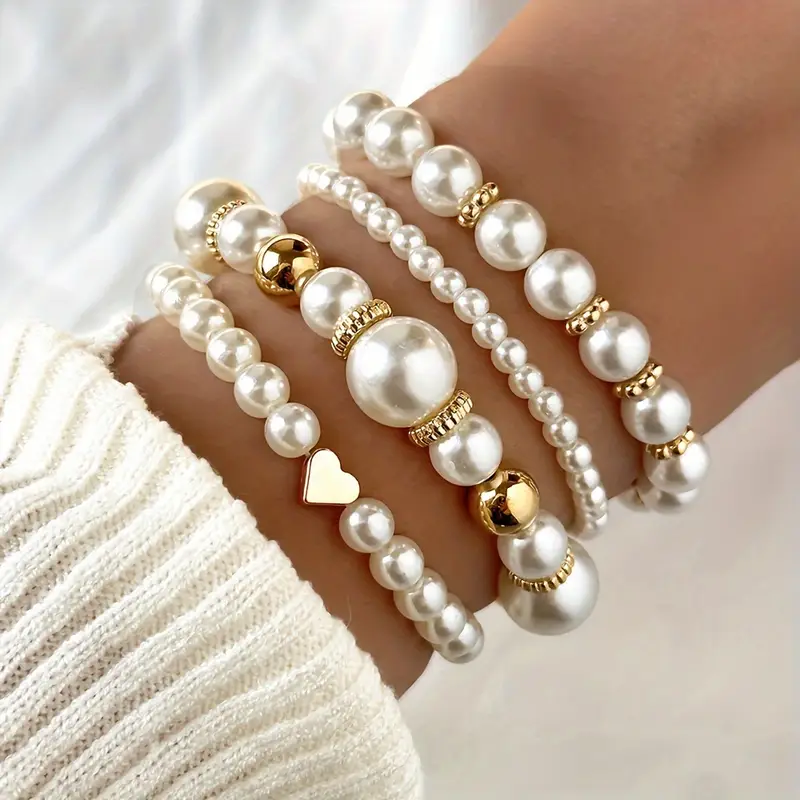 Ensemble de bracelets au design intemporel
