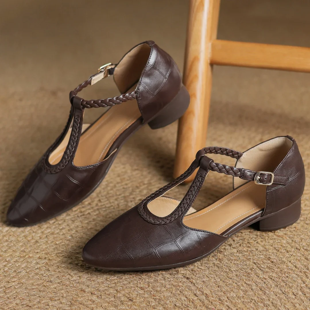 Chaussures Mary Jane pour femmes avec une sangle tressée et une finition élégante