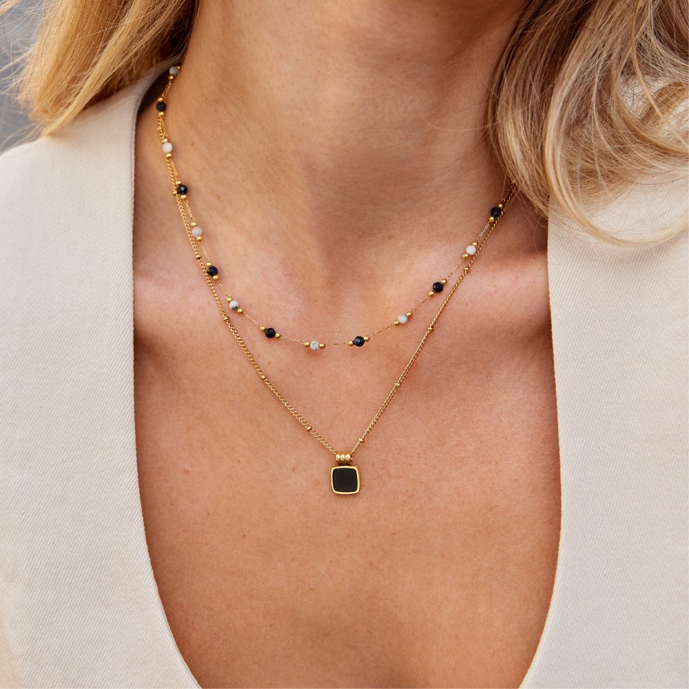 Collier en couches avec pierres