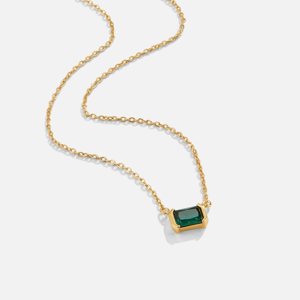 Pendentif délicat avec émeraude