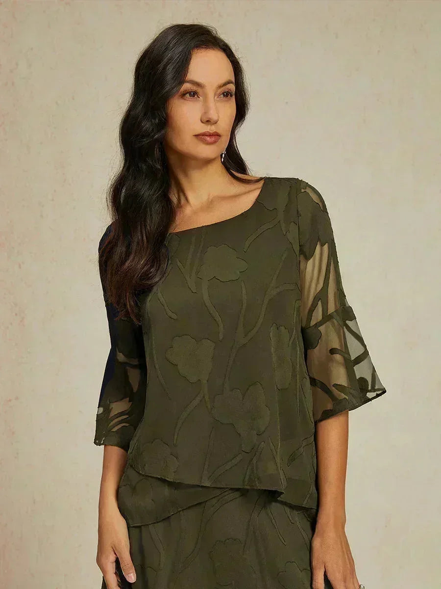 Chemise en soie avec des bords asymétriques