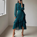 Robe midi élégante avec plis et bordures