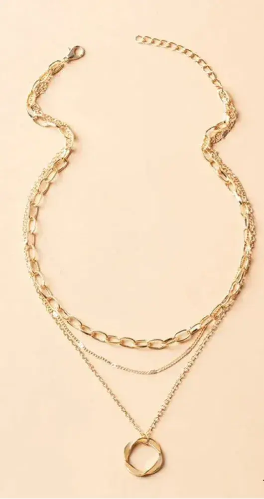 Collier classique en or avec pendentif
